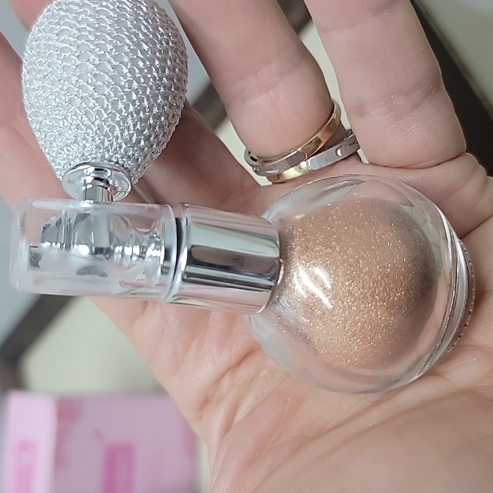 Glitter Body Power. Glam up your look with highly Reflective Glitter Body Power - Picture 4 of 11
